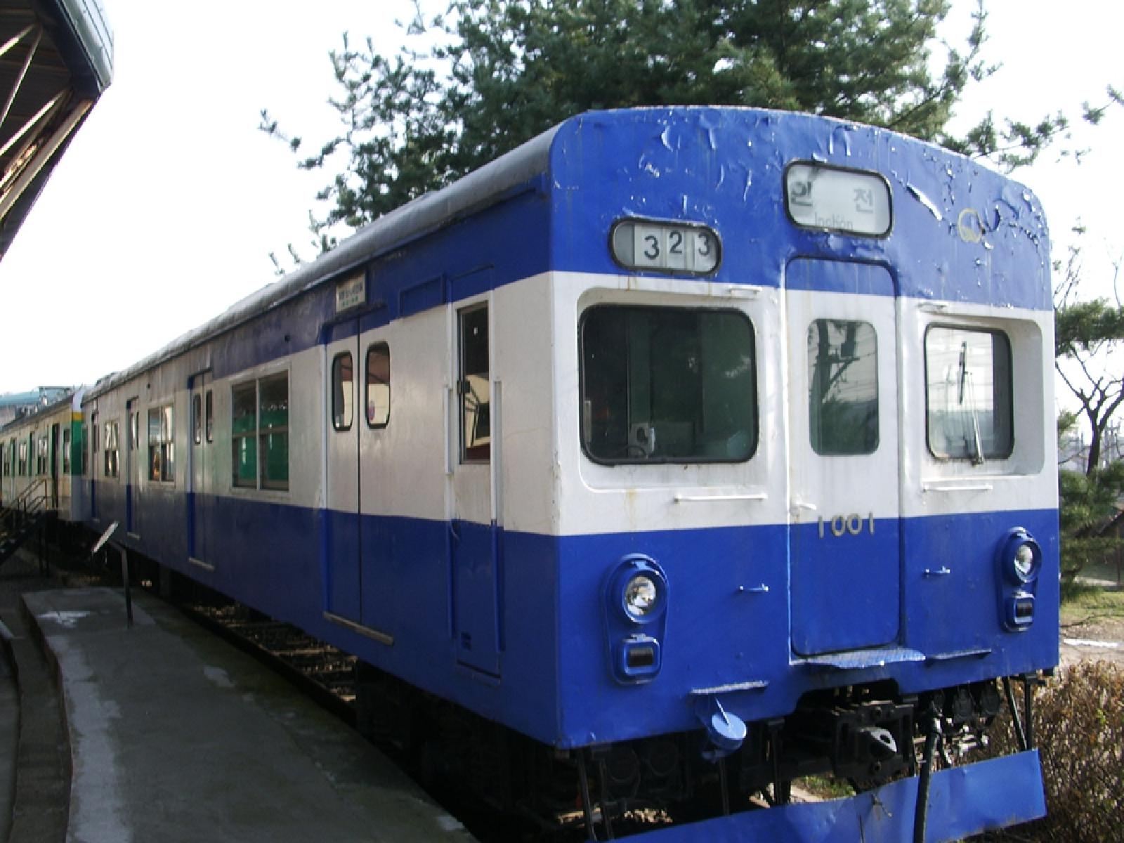 [[ファイル:Korail 1000 Series Subway Train - Flickr - skinnylawyer.jpg|thumb|Korail 1000 Series Subway Train - Flickr - skinnylawyer]]